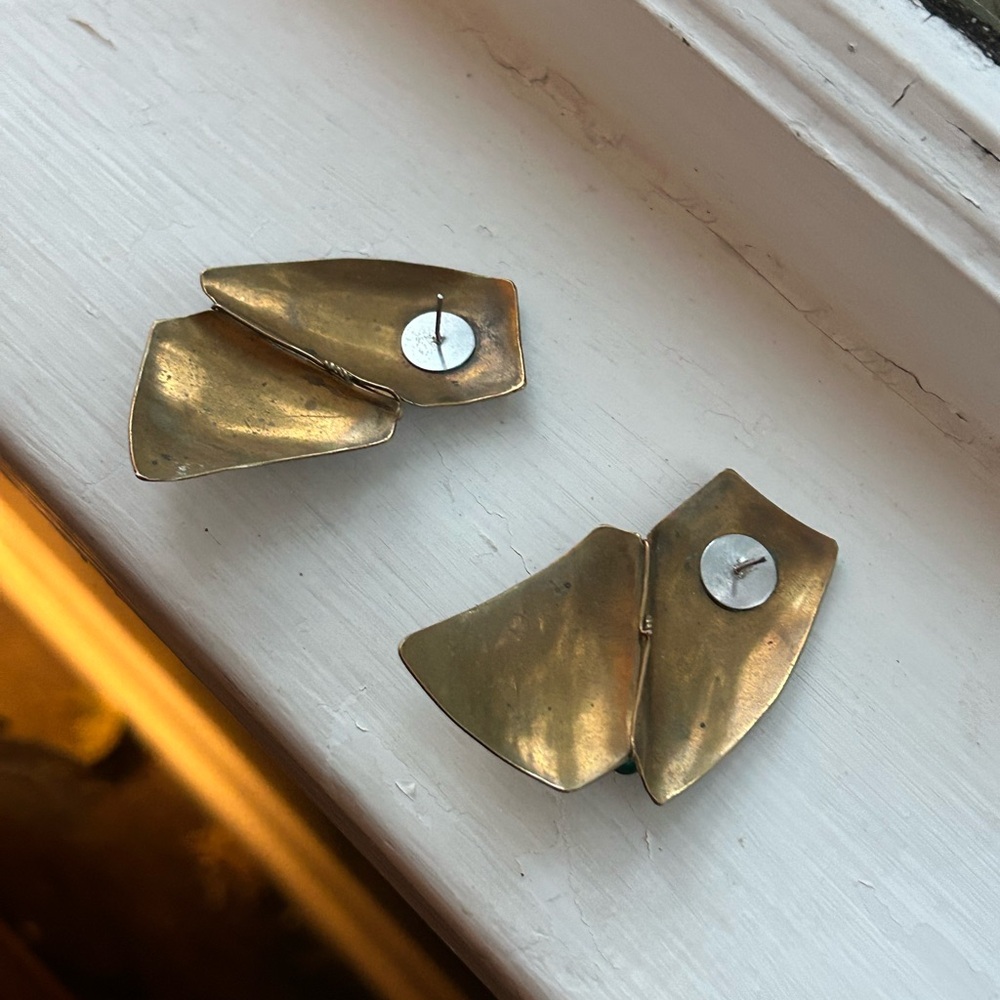 Vintage brass and bead statement earrings - Picture 3 of 3